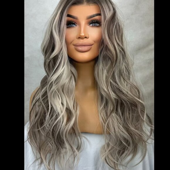 WIG - WAVE CHASER ASH 22 INCH LIGHT COOL ASHY TONE TPART WAVY - Picture 1 of 5